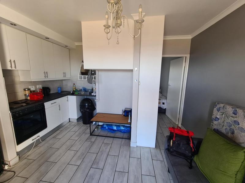 To Let 1 Bedroom Property for Rent in Loevenstein Western Cape